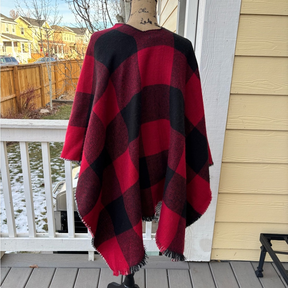 Buffalo ๐ฆฌ plaid cozy wrap! Mad for plaid! - Picture 2 of 4